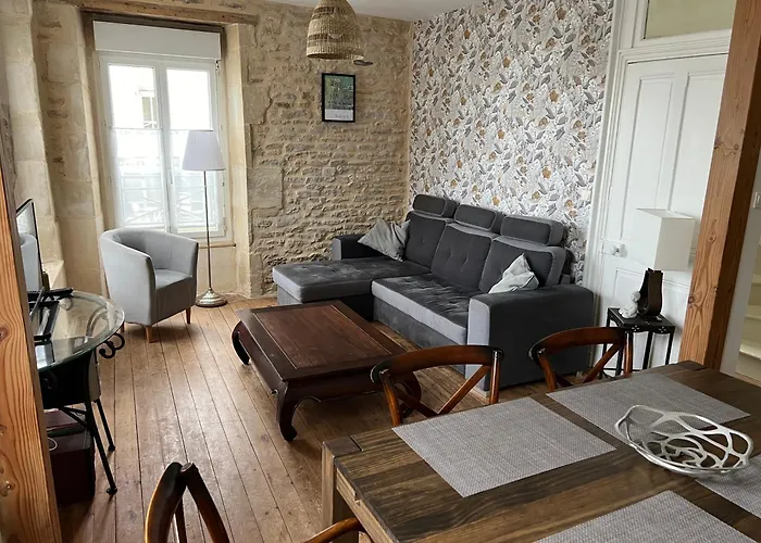 Appartement 3 Pieces Bord De Mer Place Du 6 Juin