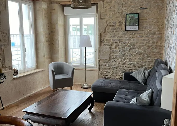 Appartement 3 Pieces Bord De Mer Place Du 6 Juin